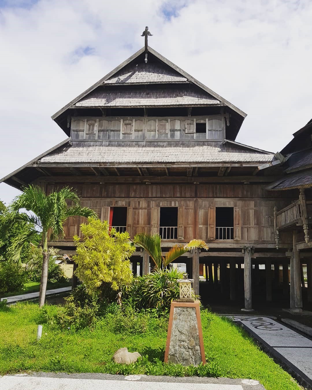 Detail Gambar Rumah Adat Minangkabau Gambar Rumah Adat Nusa Tenggara Timur Nomer 50