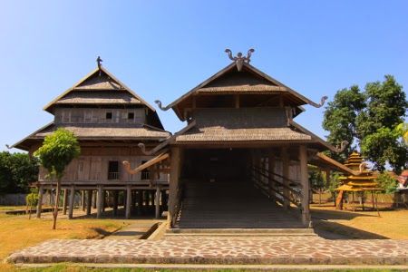 Detail Gambar Rumah Adat Nusa Tenggara Barat Nomer 14