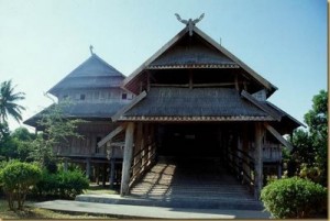 Detail Gambar Rumah Adat Nusa Tenggara Barat Nomer 32