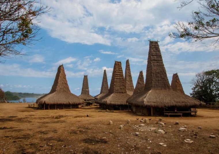 Detail Gambar Rumah Adat Nusa Tenggara Timur Nomer 16