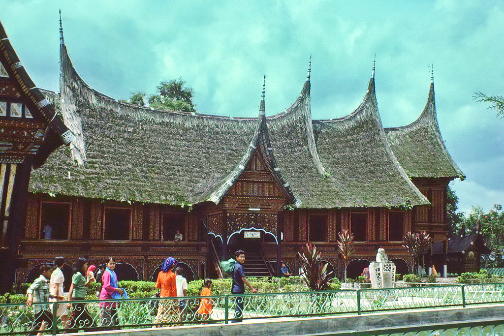 Detail Gambar Rumah Adat Padang Nomer 50