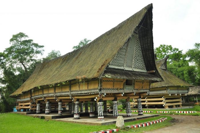 Detail Gambar Rumah Adat Provinsi Maluku Nomer 11