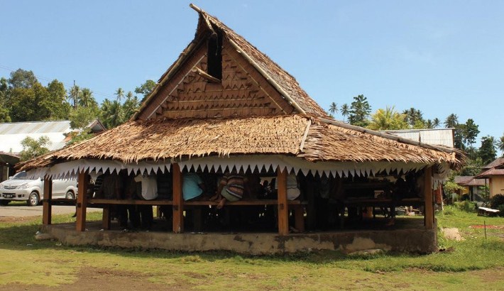 Detail Gambar Rumah Adat Provinsi Maluku Nomer 14