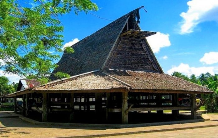 Detail Gambar Rumah Adat Provinsi Maluku Nomer 15