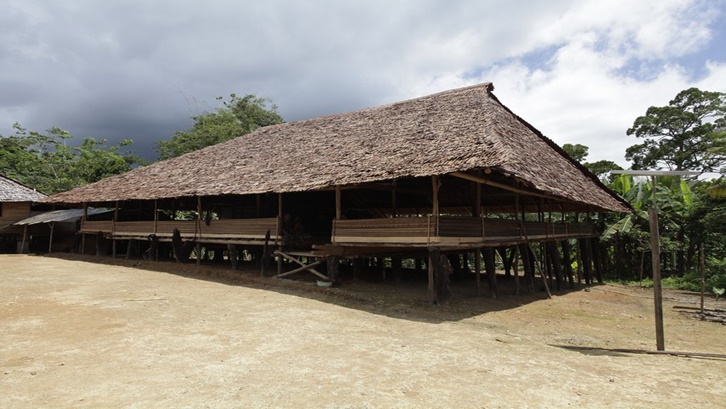 Detail Gambar Rumah Adat Provinsi Maluku Nomer 16