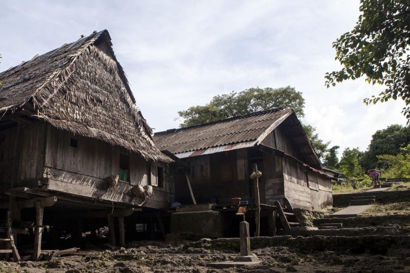 Detail Gambar Rumah Adat Provinsi Maluku Nomer 27