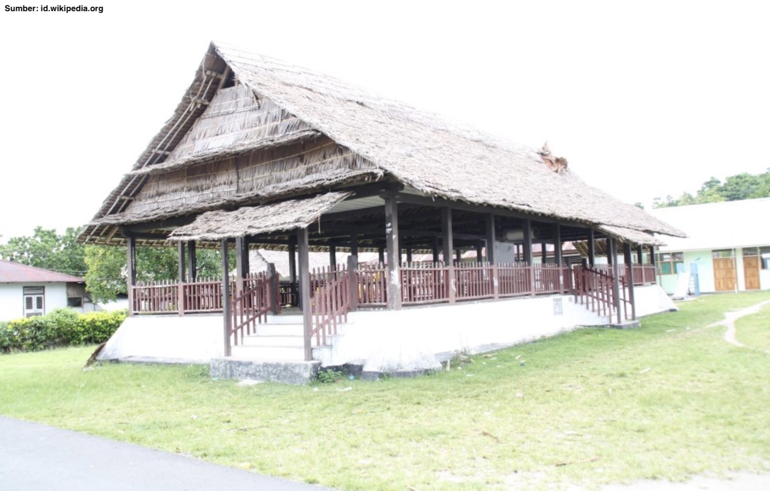 Detail Gambar Rumah Adat Provinsi Maluku Nomer 36