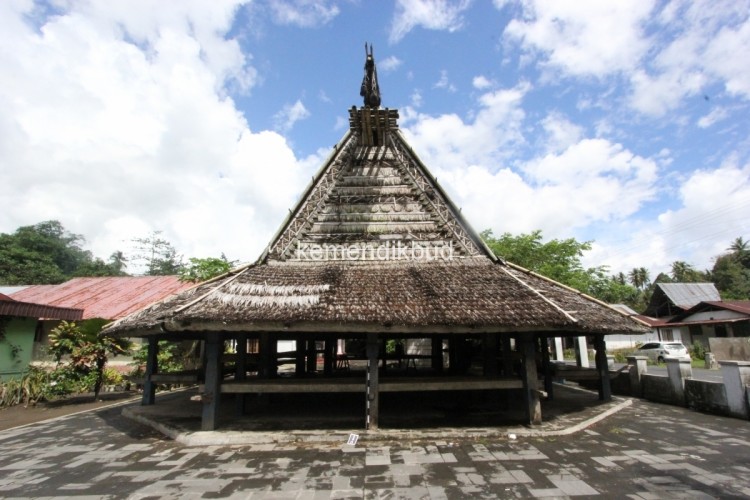 Detail Gambar Rumah Adat Provinsi Maluku Nomer 37