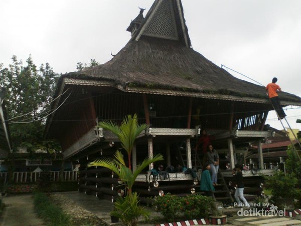 Detail Gambar Rumah Adat Simalungun Nomer 6