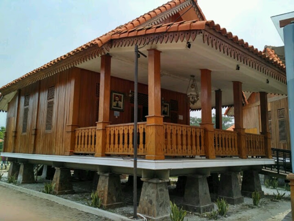 Detail Gambar Rumah Adat Suku Betawi Koleksi Nomer 53