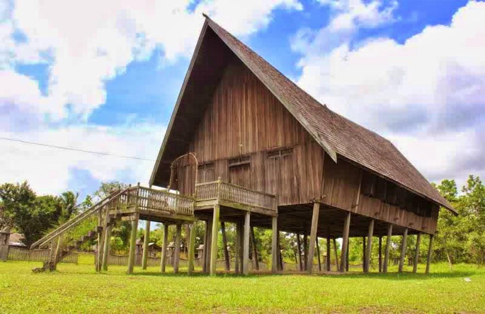 Detail Gambar Rumah Adat Suku Dayak Nomer 12