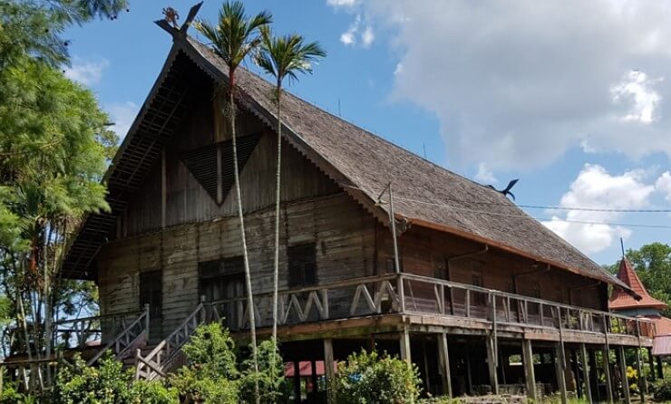 Detail Gambar Rumah Adat Suku Dayak Nomer 18