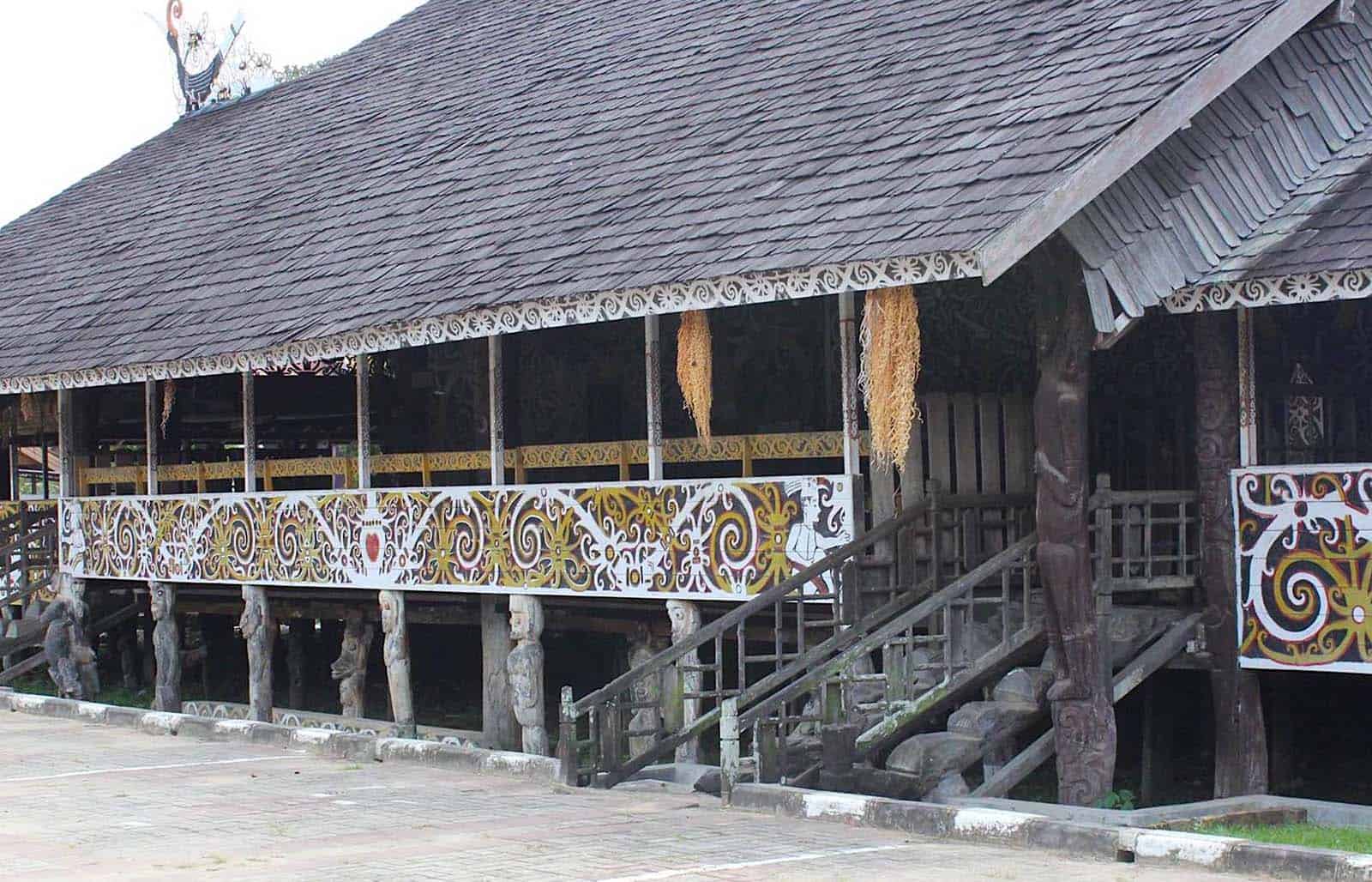 Detail Gambar Rumah Adat Suku Dayak Nomer 46