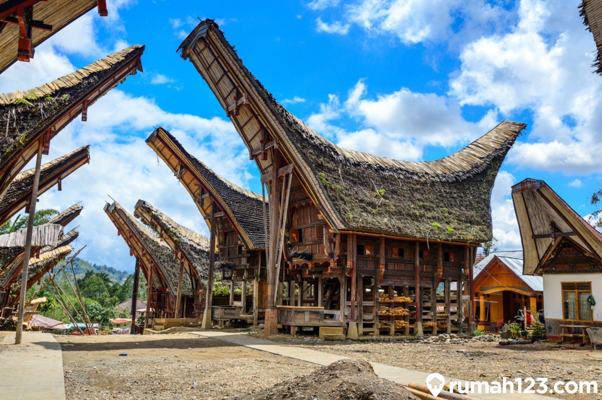 Detail Gambar Rumah Adat Suku Toraja Nomer 6