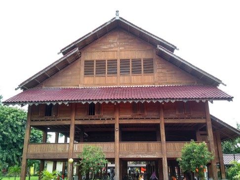 Detail Gambar Rumah Adat Sulawesi Tengah Nomer 42