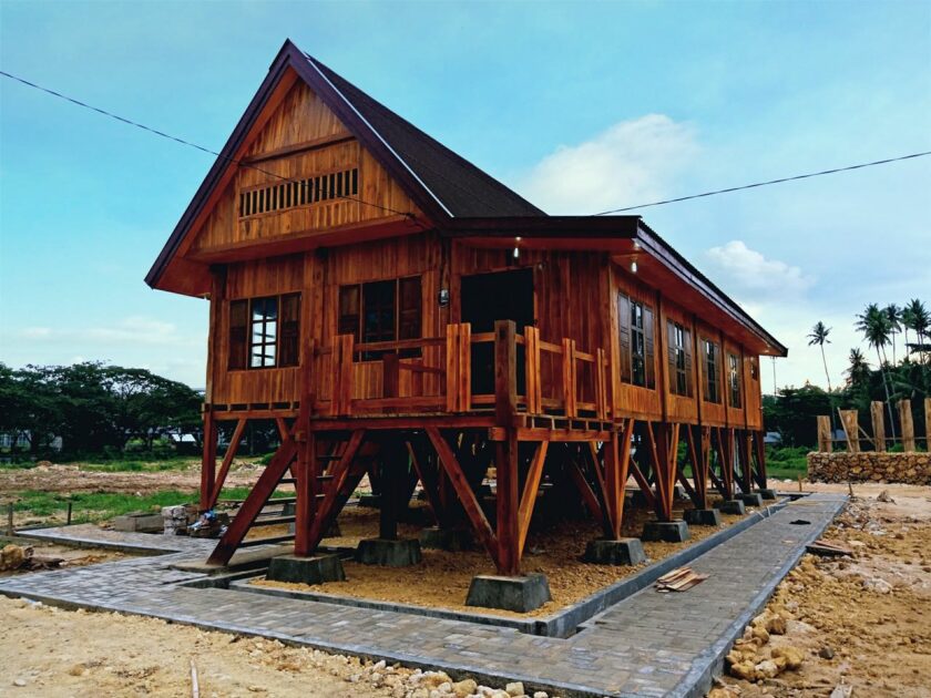 Detail Gambar Rumah Adat Sulawesi Tenggara Nomer 15