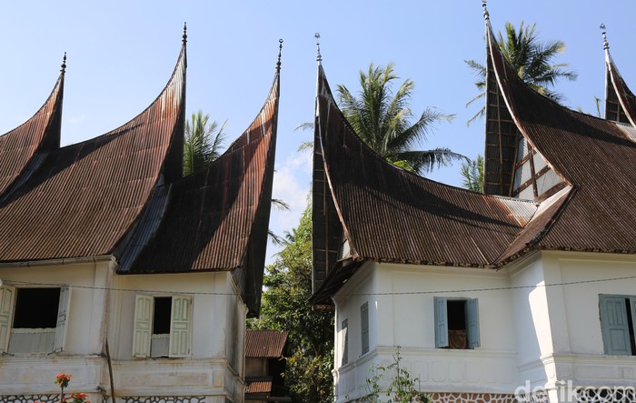 Detail Gambar Rumah Adat Sumatera Barat Nomer 39
