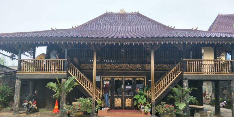 Detail Gambar Rumah Adat Sumatera Selatan Nomer 8