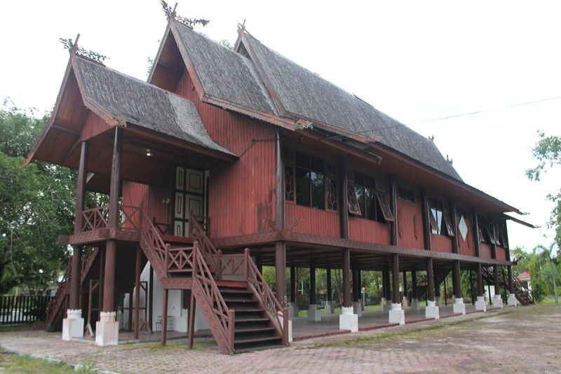 Detail Gambar Rumah Betang Kalimantan Tengah Nomer 19