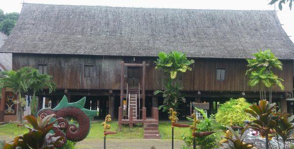 Detail Gambar Rumah Betang Kalimantan Tengah Nomer 29