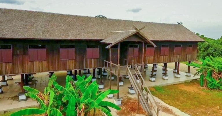 Detail Gambar Rumah Betang Kalimantan Tengah Nomer 46