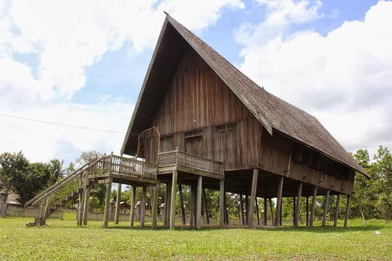 Detail Gambar Rumah Betang Kalimantan Tengah Nomer 7