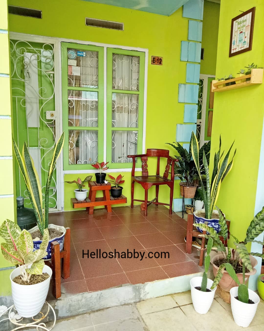 Detail Gambar Rumah Cat Hijau Nomer 47