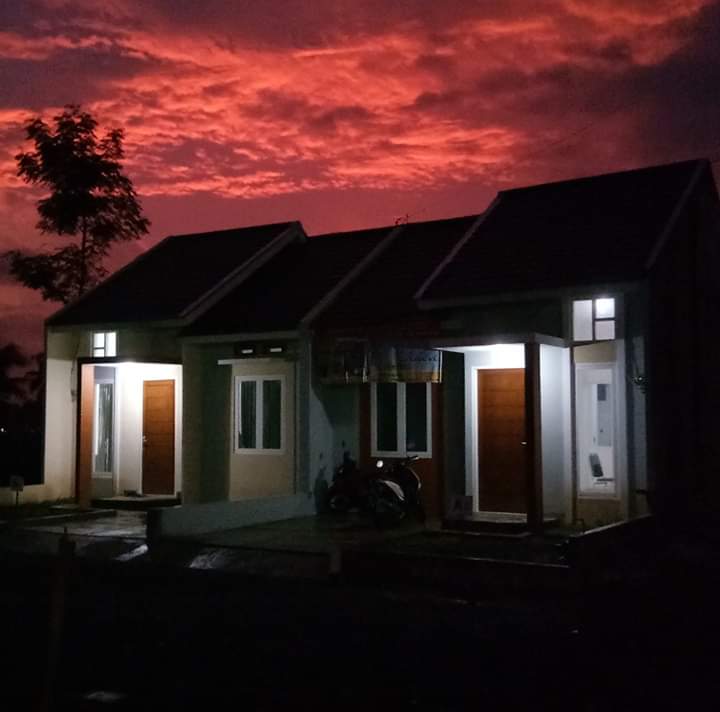 Detail Gambar Rumah Di Malam Hari Nomer 26