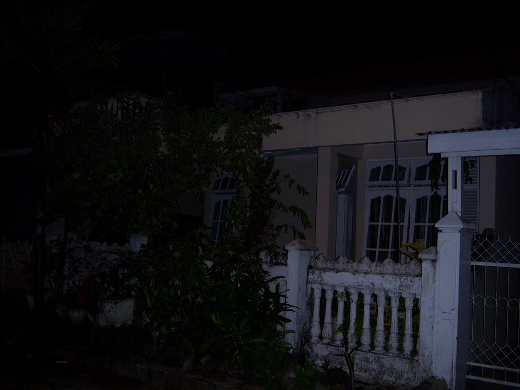 Detail Gambar Rumah Di Malam Hari Nomer 3