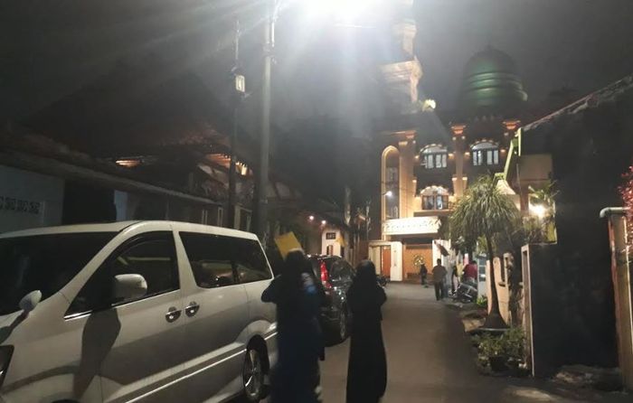 Detail Gambar Rumah Di Malam Hari Nomer 47