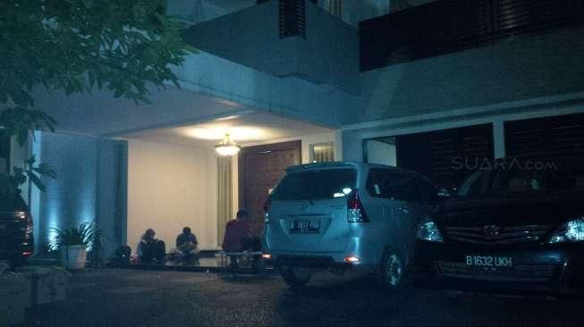 Detail Gambar Rumah Di Malam Hari Nomer 8