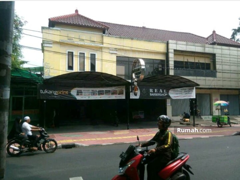 Detail Gambar Rumah Di Tepi Jalan Raya Nomer 40