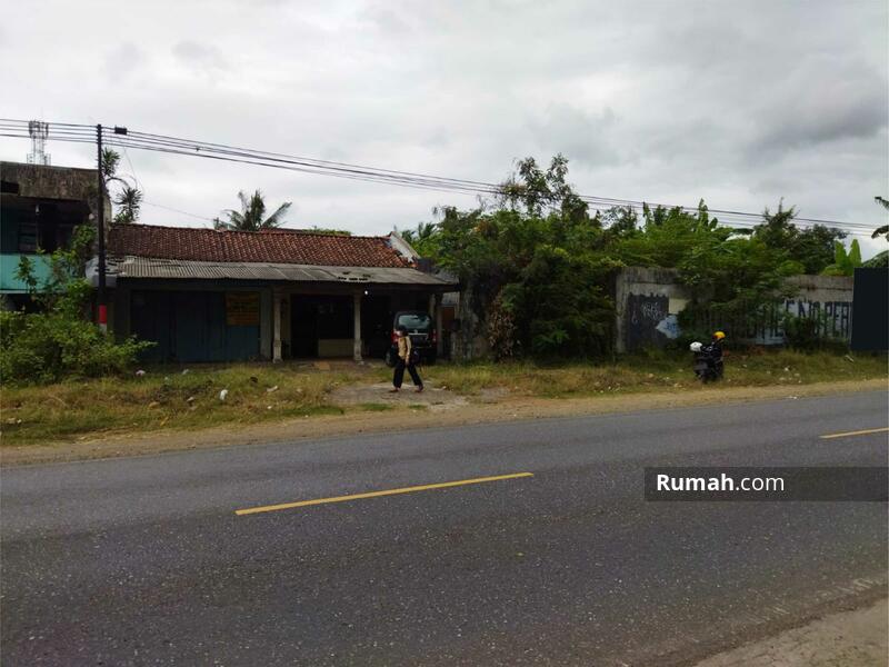 Detail Gambar Rumah Di Tepi Jalan Raya Nomer 49