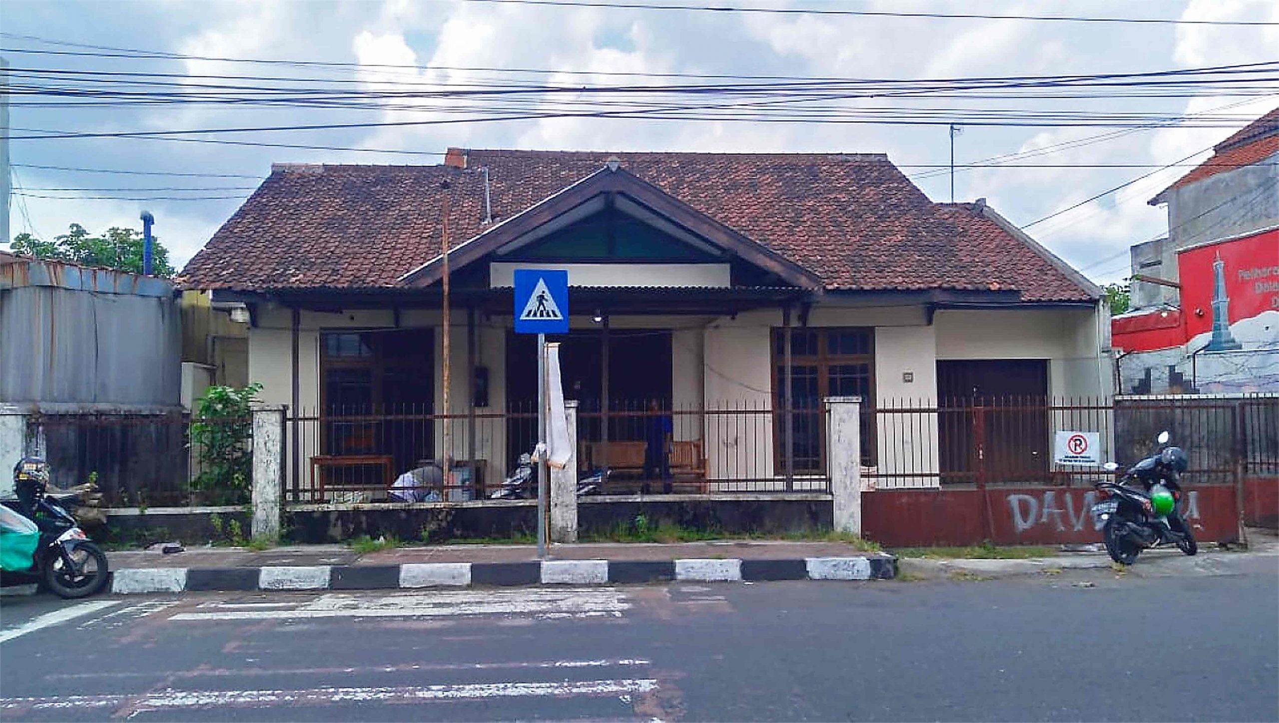 Detail Gambar Rumah Di Tepi Jalan Raya Nomer 57