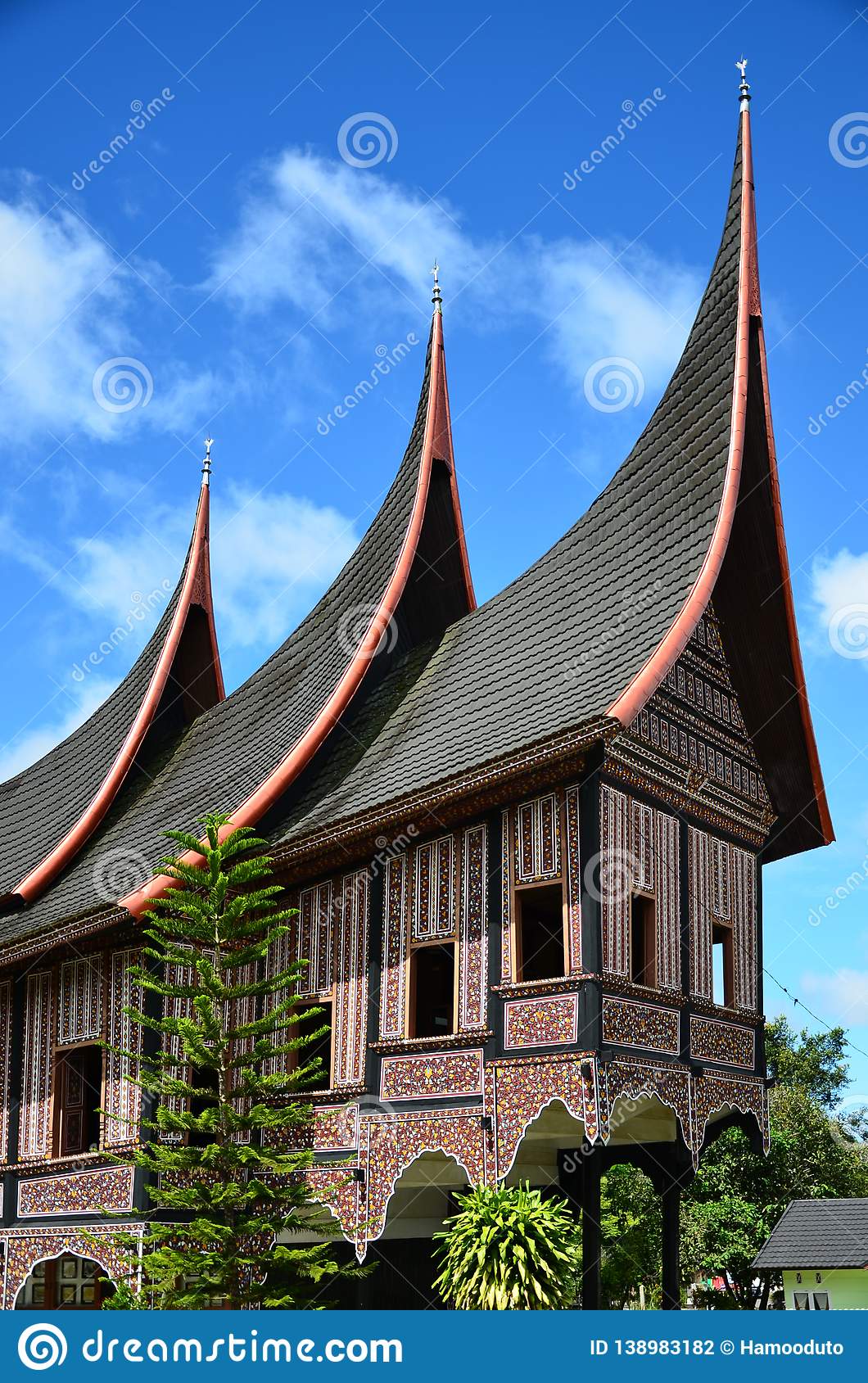 Detail Gambar Rumah Gadang Minang Nomer 5