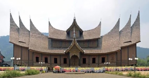 Detail Gambar Rumah Gadang Sumatera Barat Nomer 26