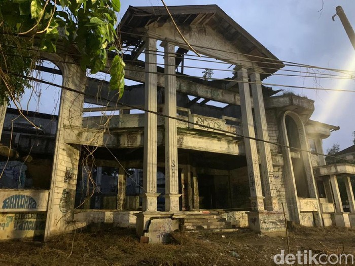 Detail Gambar Rumah Hantu Nomer 20