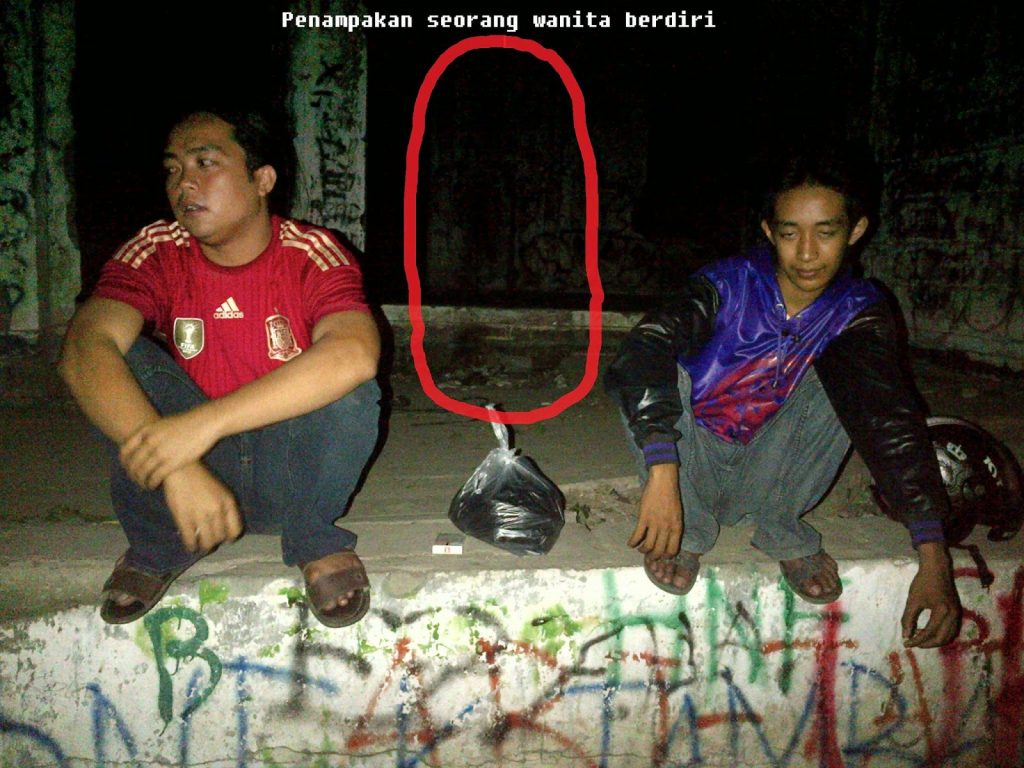 Detail Gambar Rumah Hantu Darmo Sebelum Rusak Nomer 22