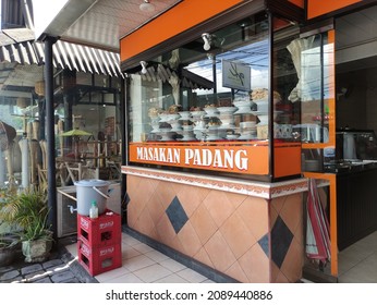 Detail Gambar Rumah Makan Padang Nomer 6