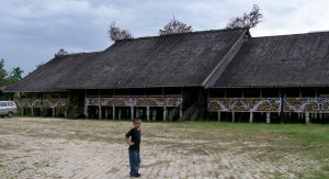 Detail Gambar Rumah Panjang Kalimantan Barat Nomer 51