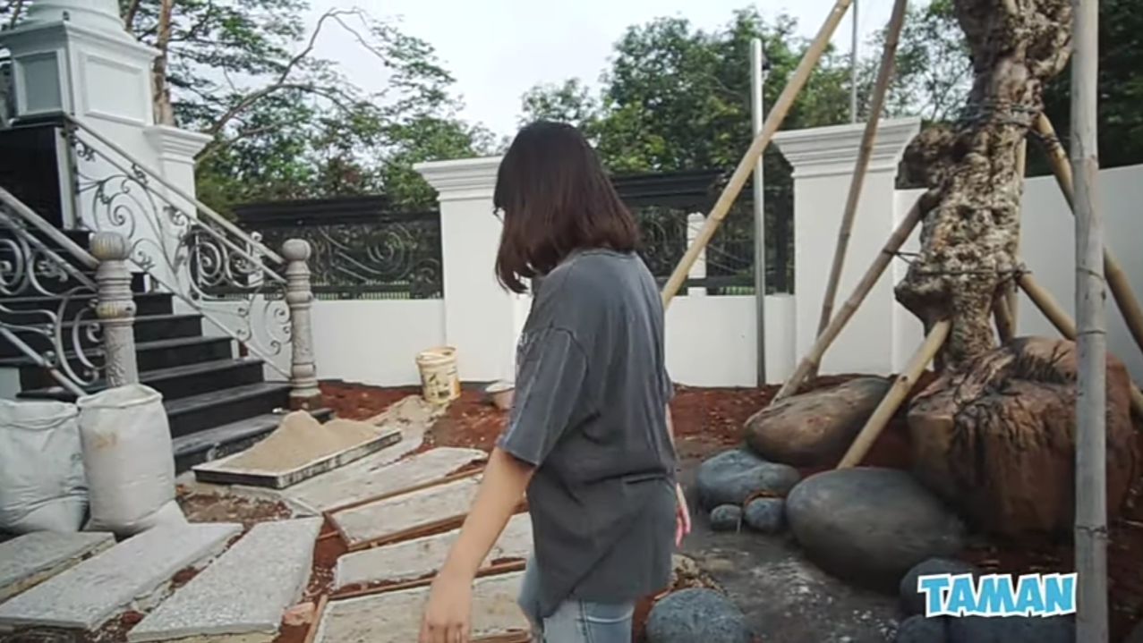 Detail Gambar Rumah Prilly Latuconsina Nomer 31