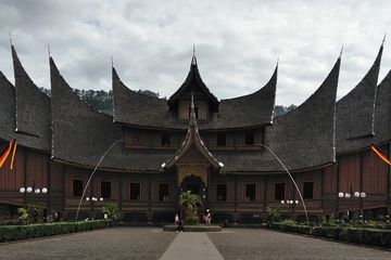 Detail Gambar Rumah Suku Minang Nomer 5