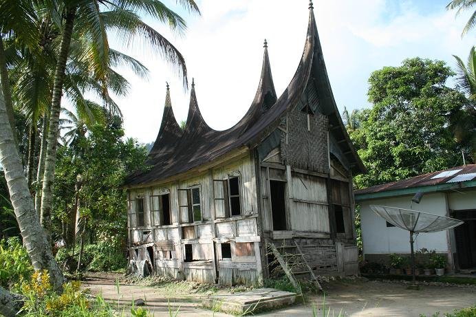 Detail Gambar Rumah Suku Minang Nomer 40