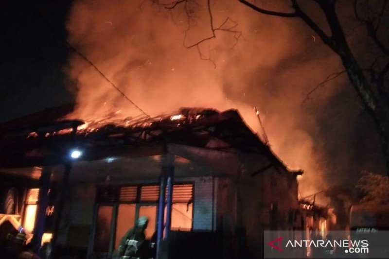 Detail Gambar Rumah Terbakar Nomer 5