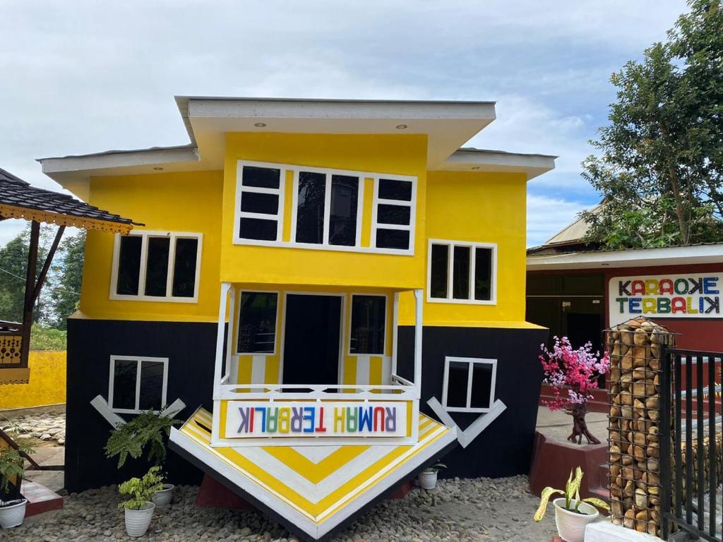 Detail Gambar Rumah Terbalik Nomer 37