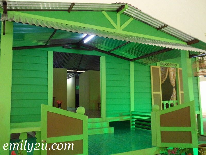 Detail Gambar Rumah Upin Dan Ipin Nomer 10