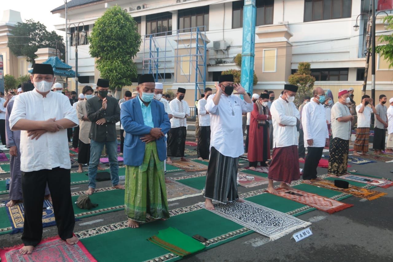 Detail Gambar Saat Pelaksanaan Sholat Ied Nomer 21