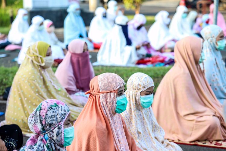 Detail Gambar Saat Pelaksanaan Sholat Ied Nomer 4