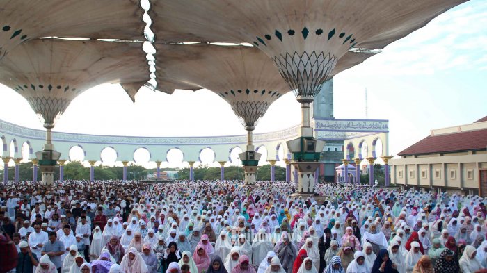 Detail Gambar Saat Pelaksanaan Sholat Ied Nomer 31