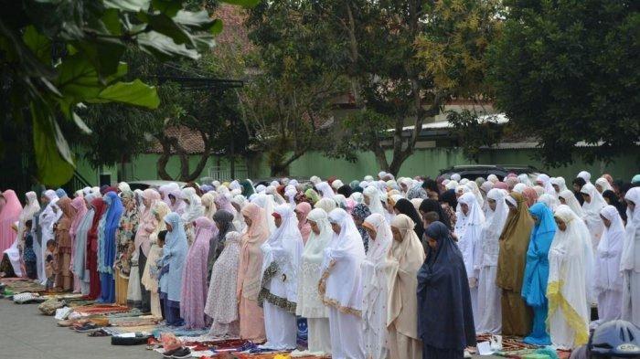 Detail Gambar Saat Pelaksanaan Sholat Ied Nomer 5